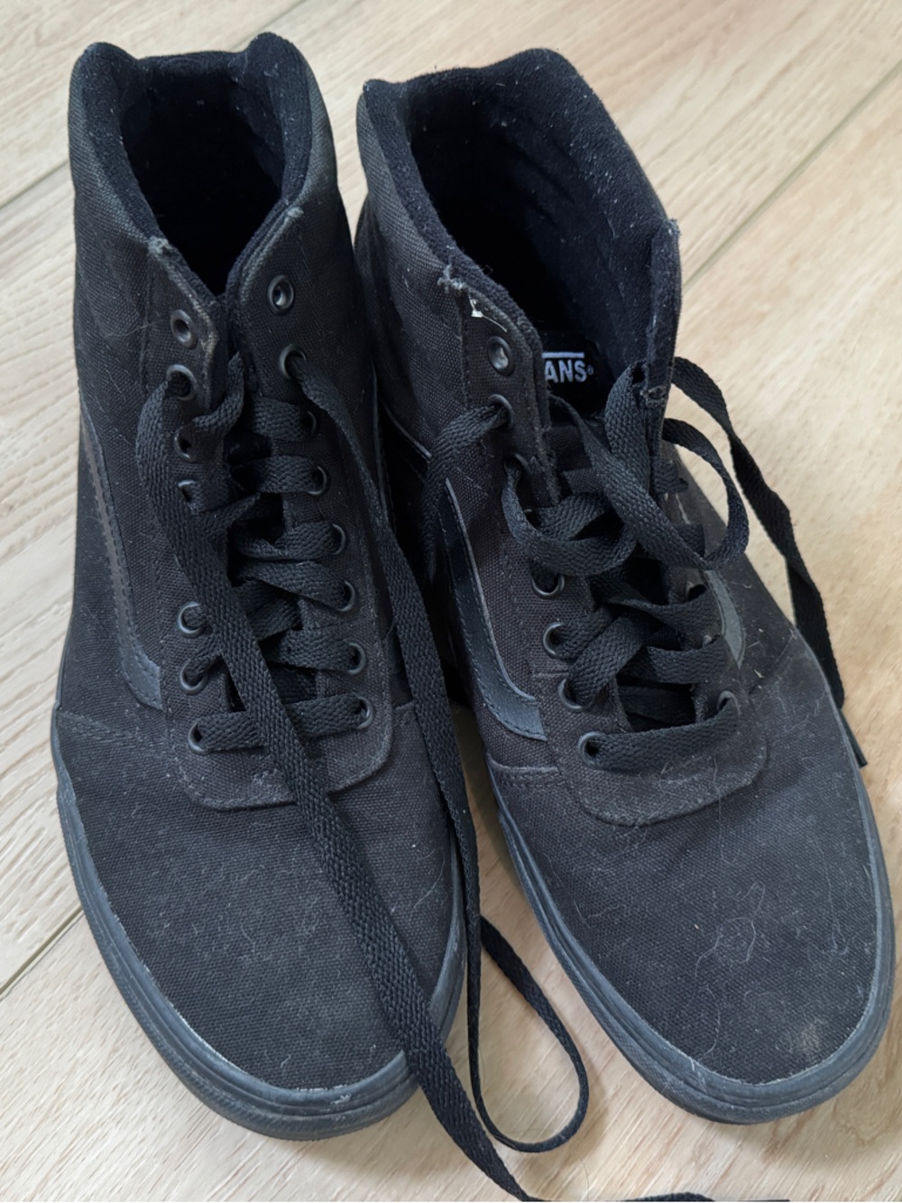 Men’s Sk8-Hi Size 11 Black High Top Vans